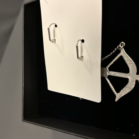 Great Deal Gorgeous Earrings - Picture 3 of 4